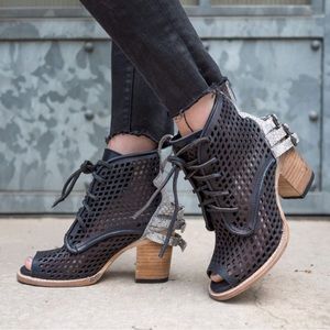 FREEBIRD BENNI BOOTS